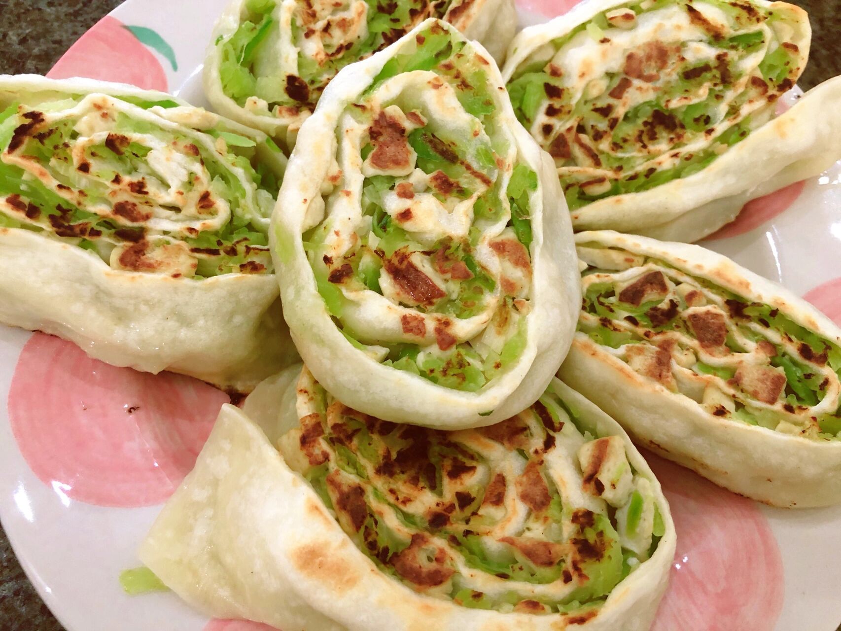 萝卜豆腐卷 山东人的萝卜豆腐卷哈,配上南瓜粥 小朋友吃的很开心.