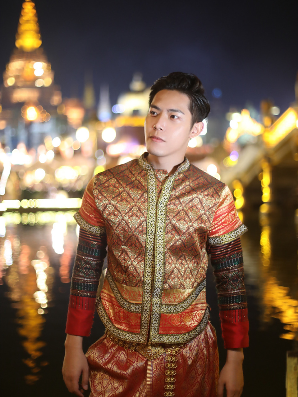 去西双版纳肯定少不了傣族服装啦 可是我们并没有像平常人一样找199