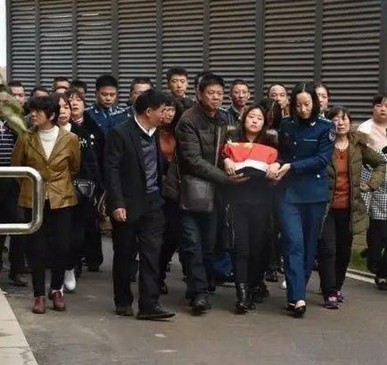 廖勇曾驾驶歼-20出现在阅兵现场……2018.11.9日,因公牺牲.