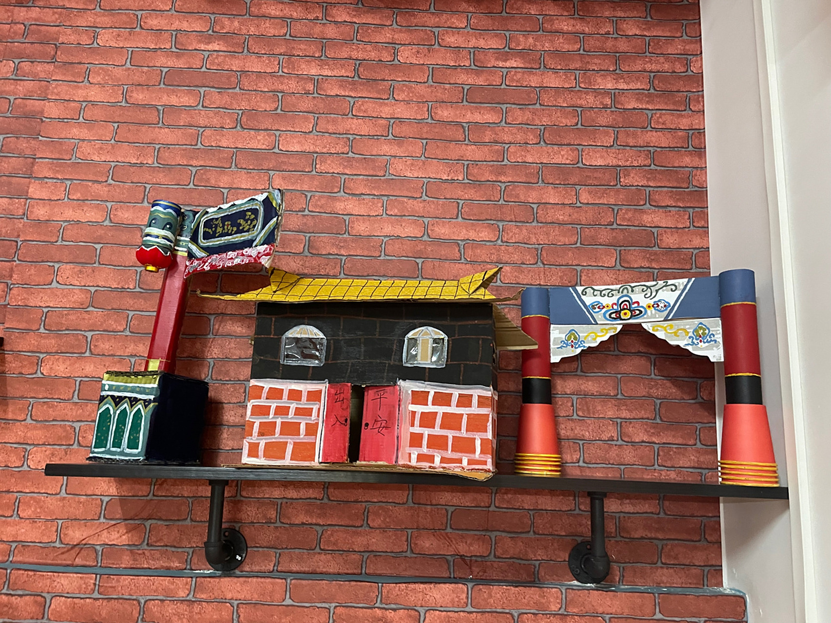 闽南古厝|纸皮手工 立体的红砖古厝 材料:硬纸皮,丙烯颜料