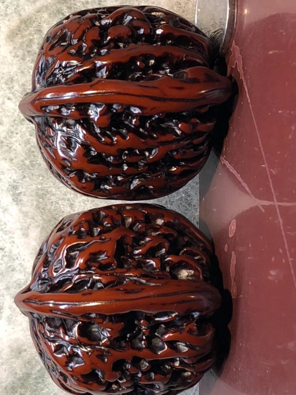 百年老核桃,手盘,懂行的来 四座楼,从北京老头手里收来的,这对是纯手