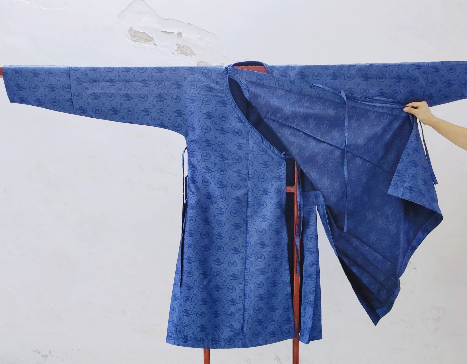 明初窄袖圆领袍 参考明初鲁荒王圆领袍做的.