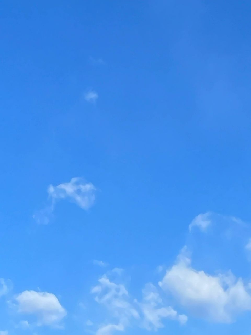 爱拍照|天空蓝无滤镜 治愈系蓝色背景图 94 5609545452