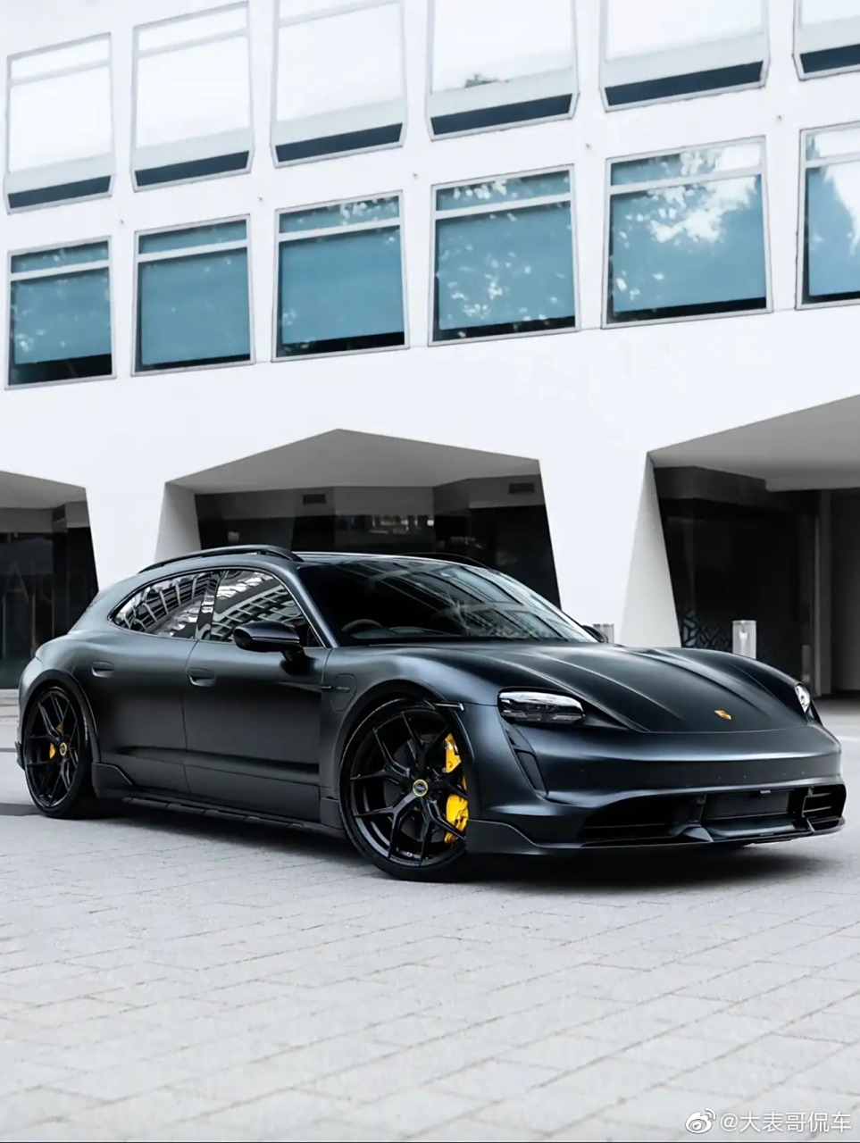 豪车超跑# 保时捷taycan turbo s猎装版,黑武士套件.