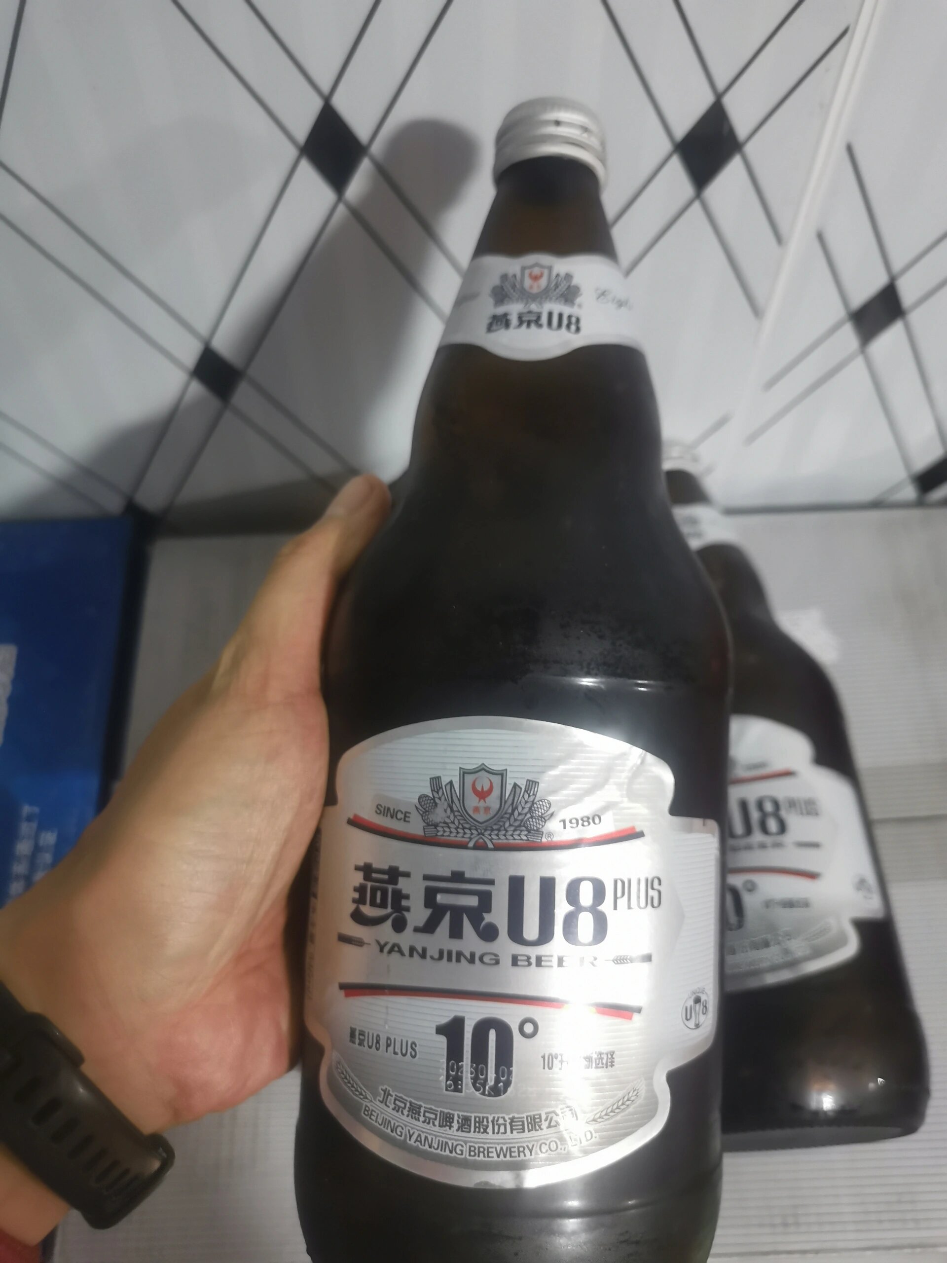 小瓶啤酒不够分? 燕京u8 p   @人间朝于暮的动态