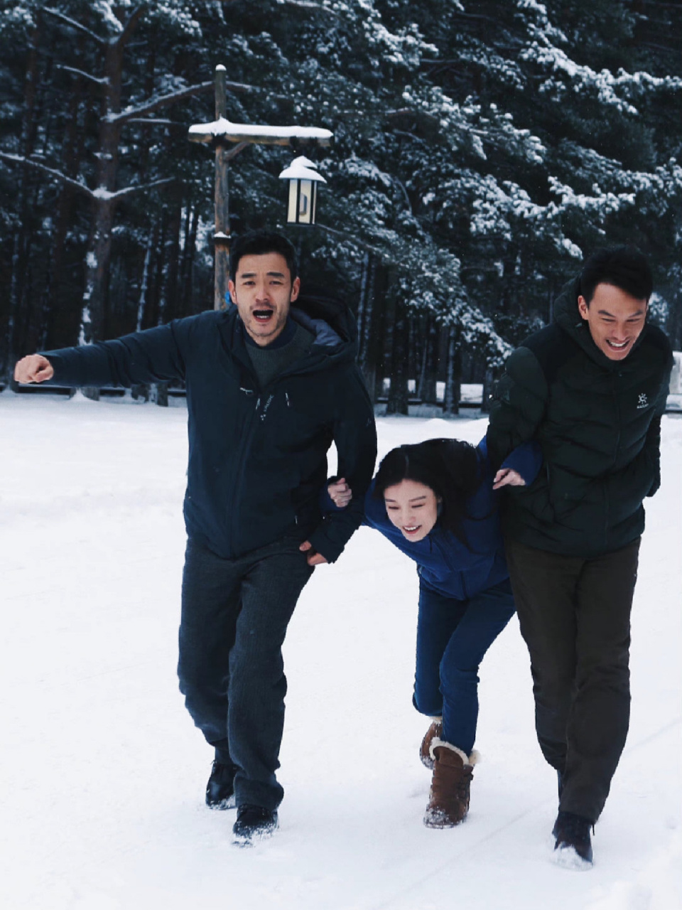 长白山的雪和倪妮都好美啊,张震好有故事感 又看了电影《雪暴》,说