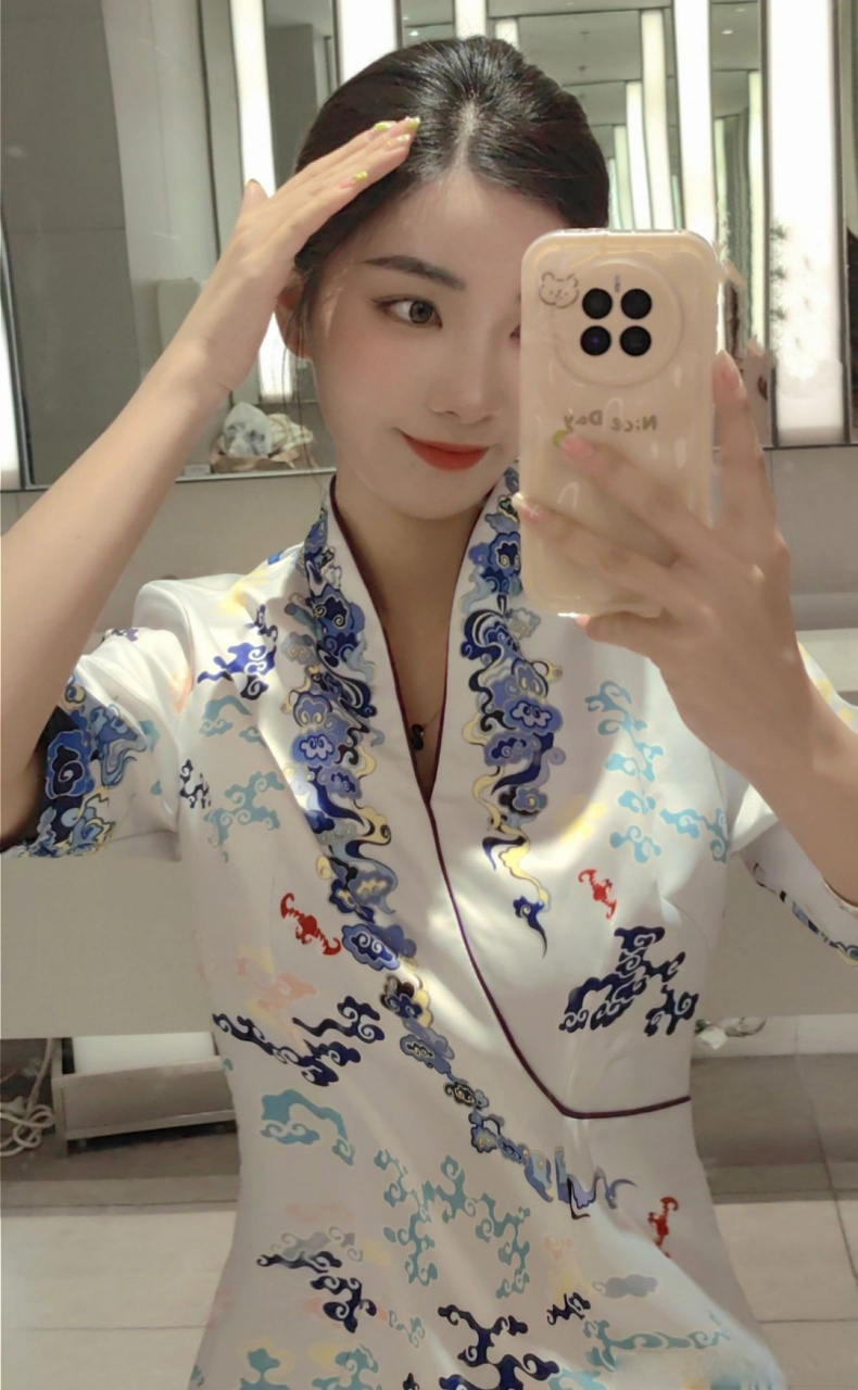 海航在飞空乘 依依(长春)