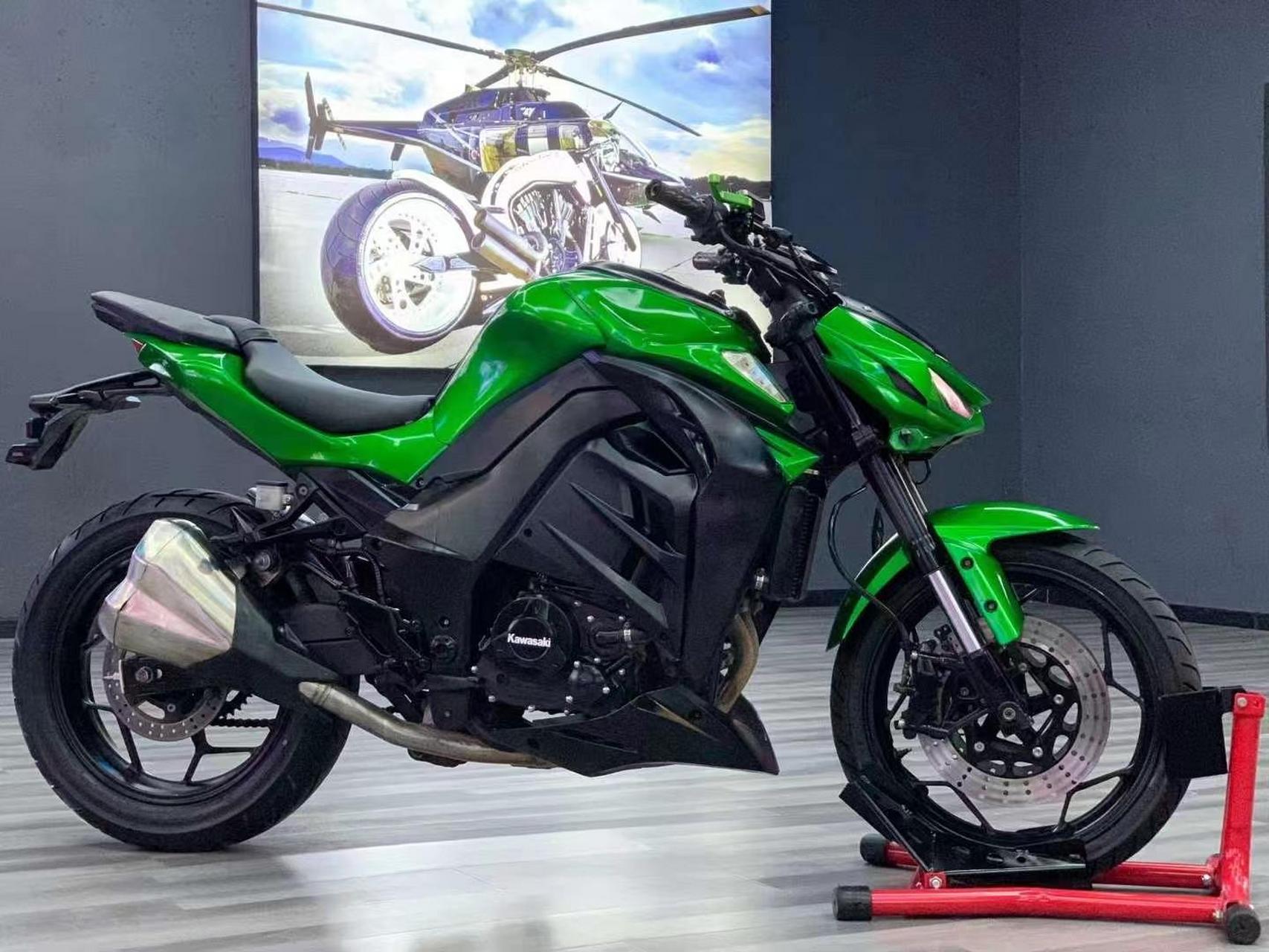 售价:13860元 包邮到家,全新川崎z1000款大蟒蛇,搭载水冷450引擎 全