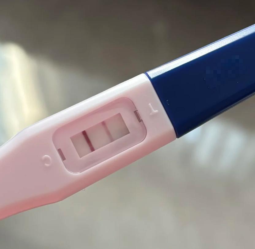 验孕棒出现一深一浅是有可能怀孕的