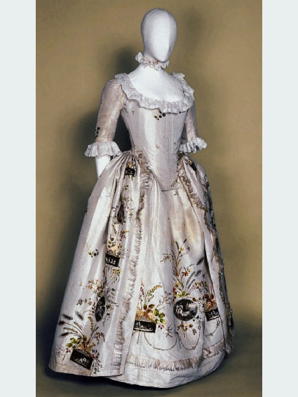 欧洲古典服饰公主裙鉴赏