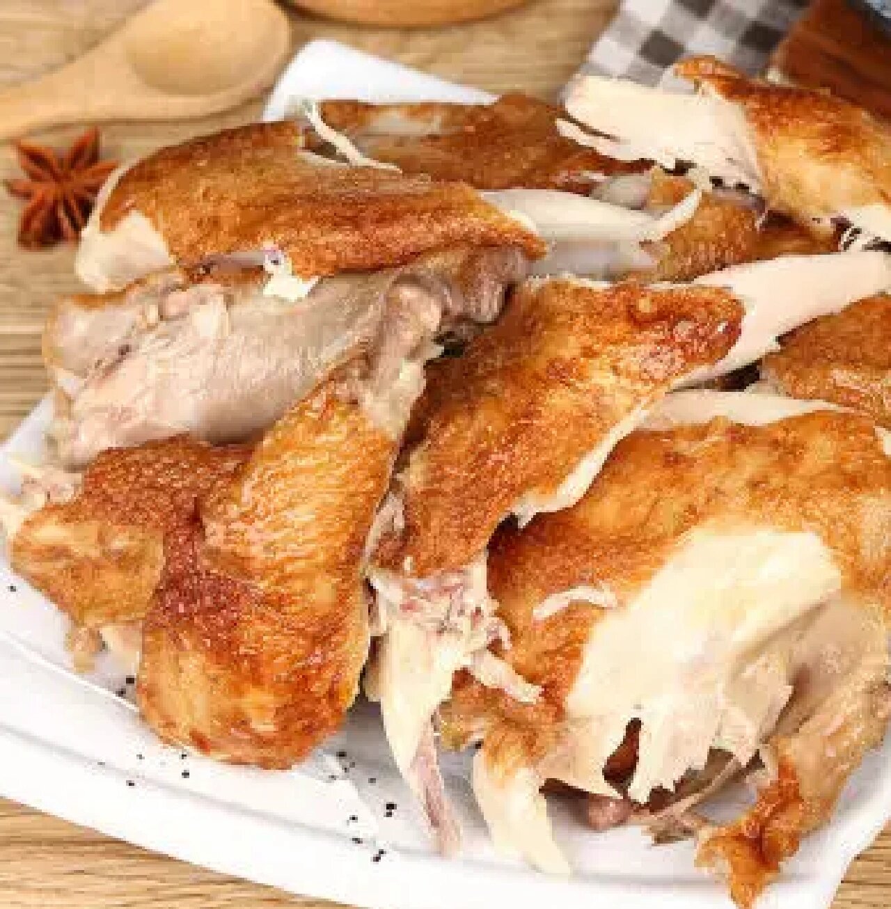 符离集烧鸡 符离集烧鸡是安徽宿州埇桥区的一道特色非遗名菜,是我国