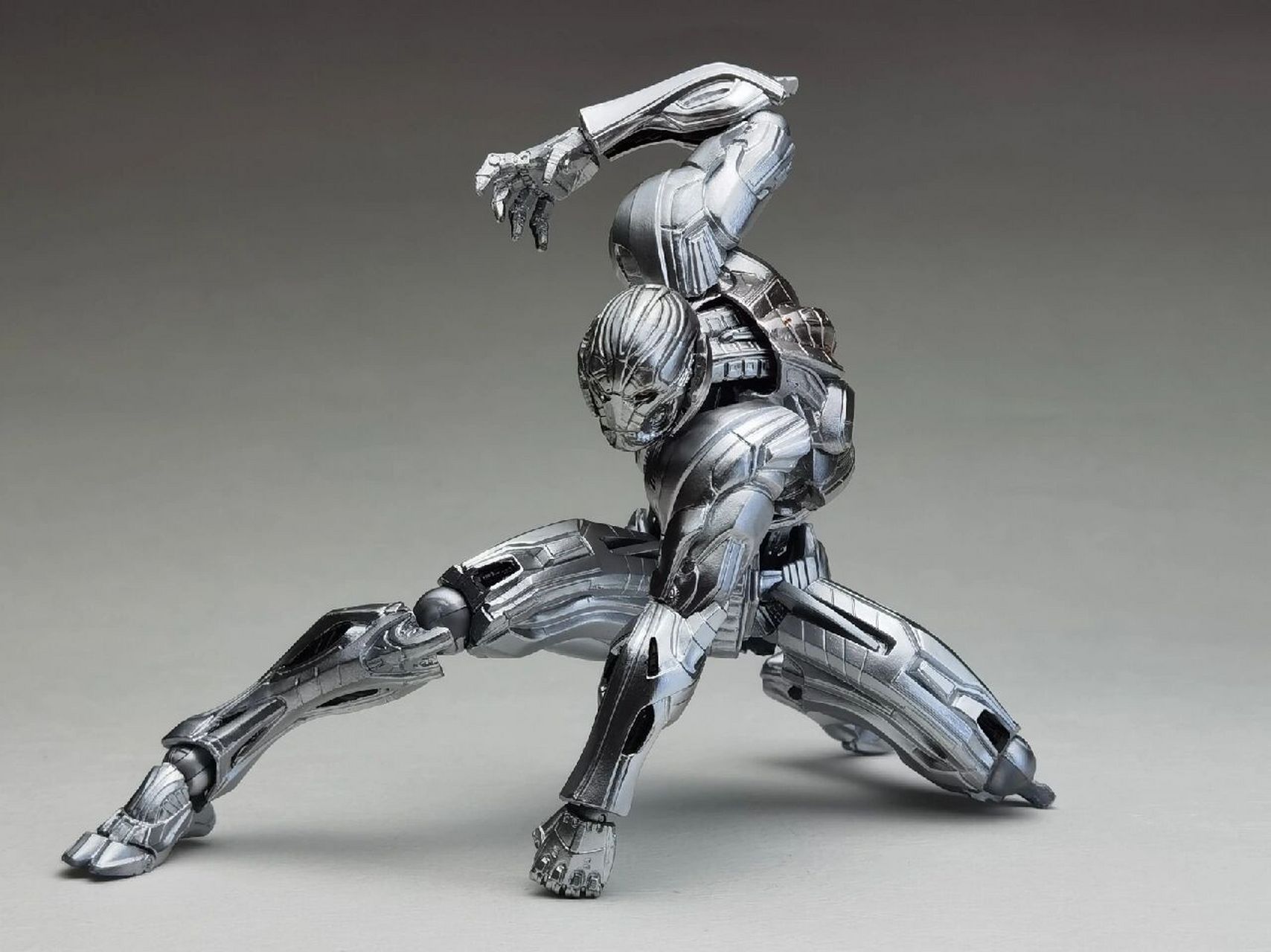 海洋堂movierevo 奥创 很经典的山口式可动玩具,乐趣无穷.