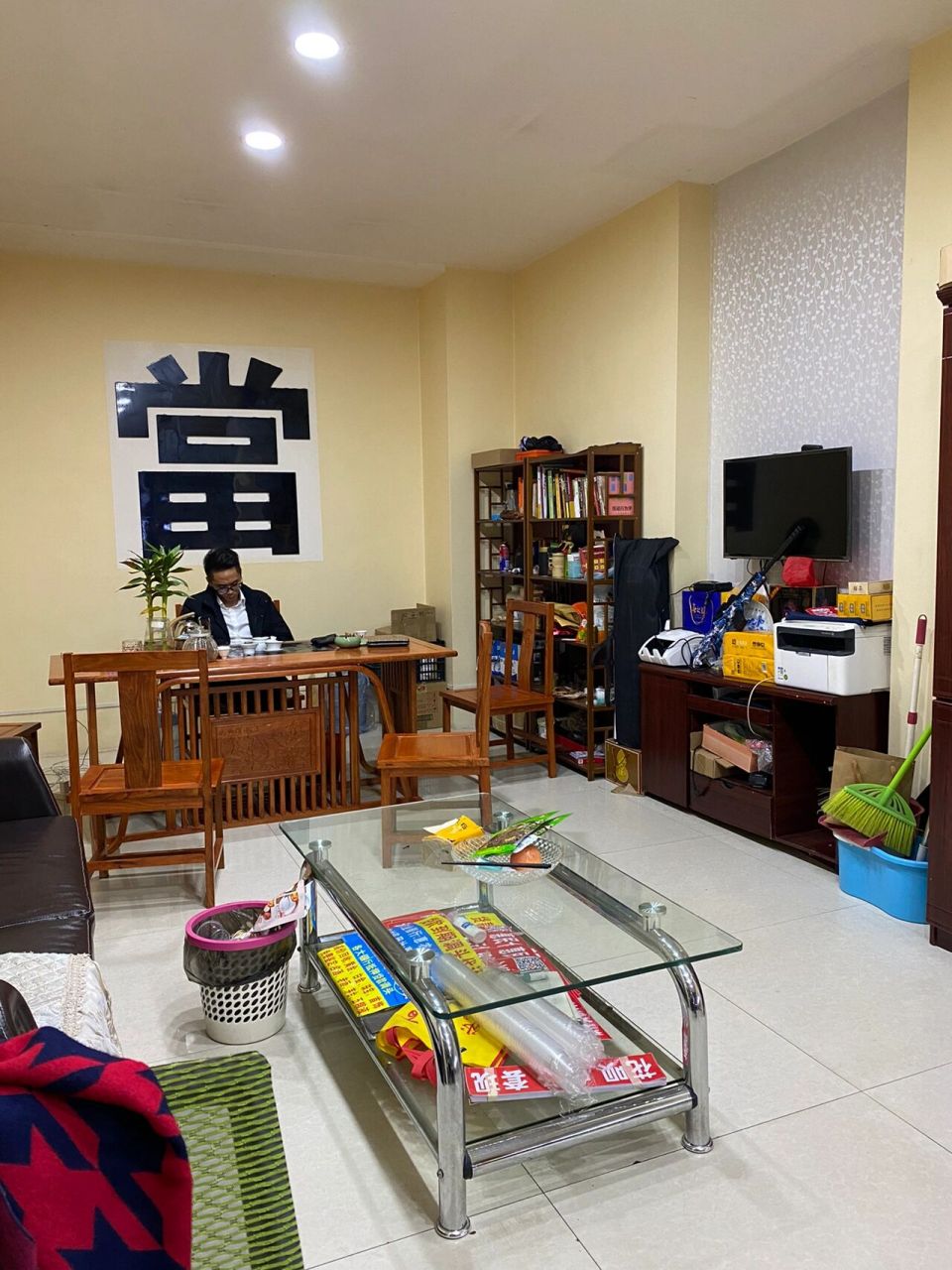 你还以为寄售行像典当行一样,他的执照就那么难办吗?