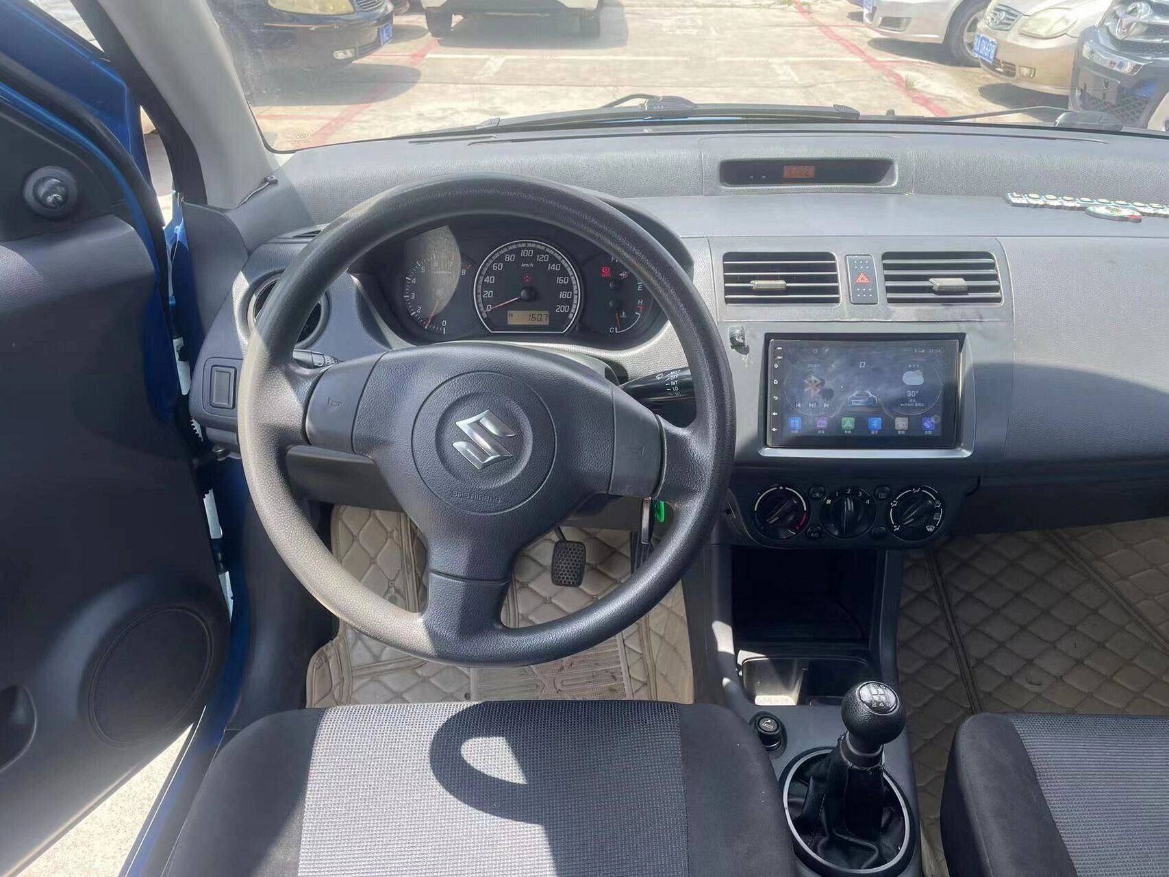 09年铃木雨燕1.3手动,全款一万多点!