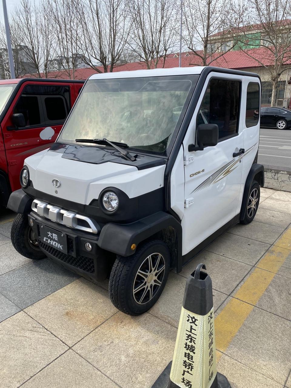 大阳白色18年车 5块150a21年电池,续航100左右 感兴趣的问我,价格不高