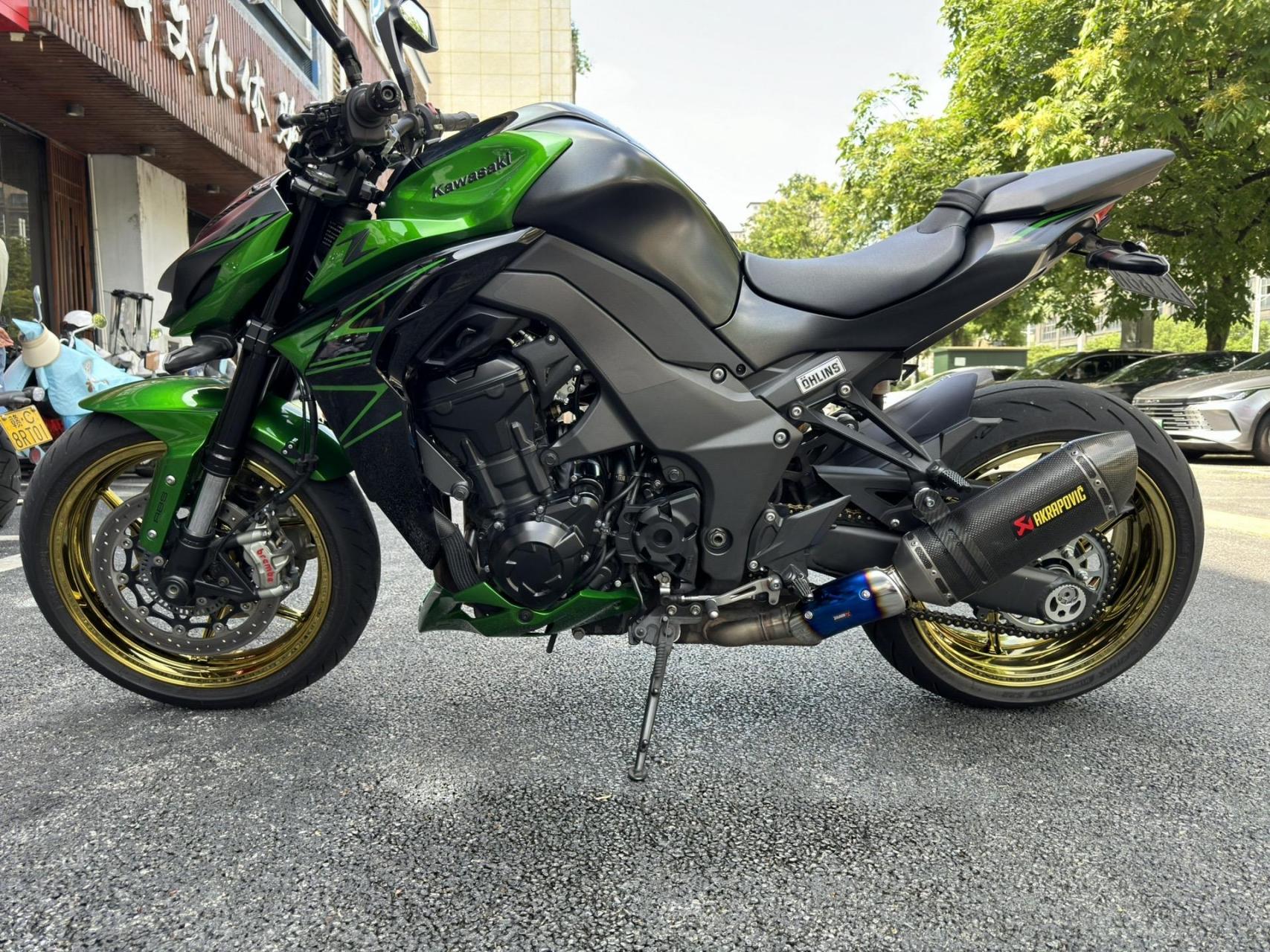 川崎z1000r,2022年8月上牌,全新大贸店购买个人一手户,安全行驶了7900