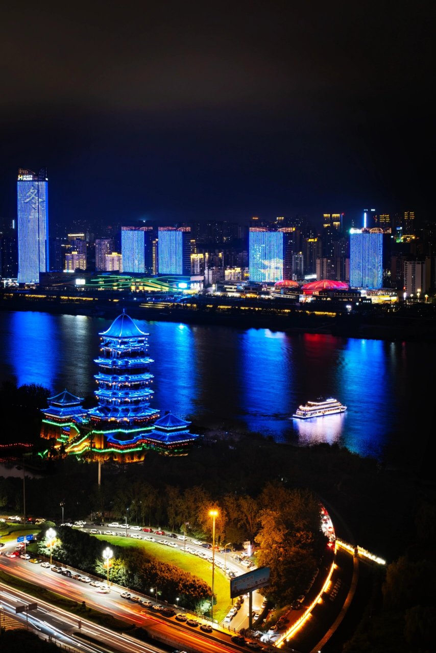 南充清晖阁夜景 历经五年打造的南充又一地标性建筑-清晖阁盛装亮相.