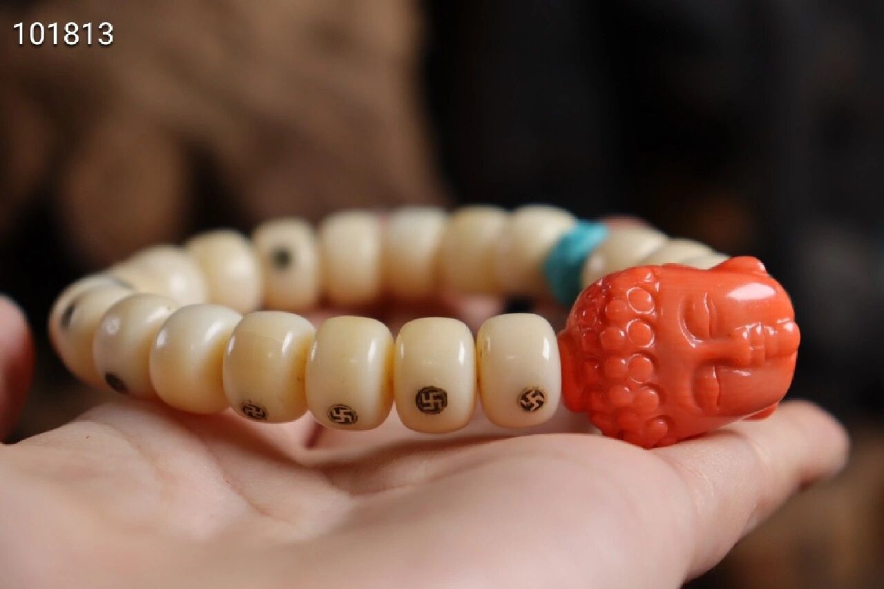 9561纯心取材鲸齿纯心抹香鲸苹果珠手链,搭配红珊瑚佛头,绿松石