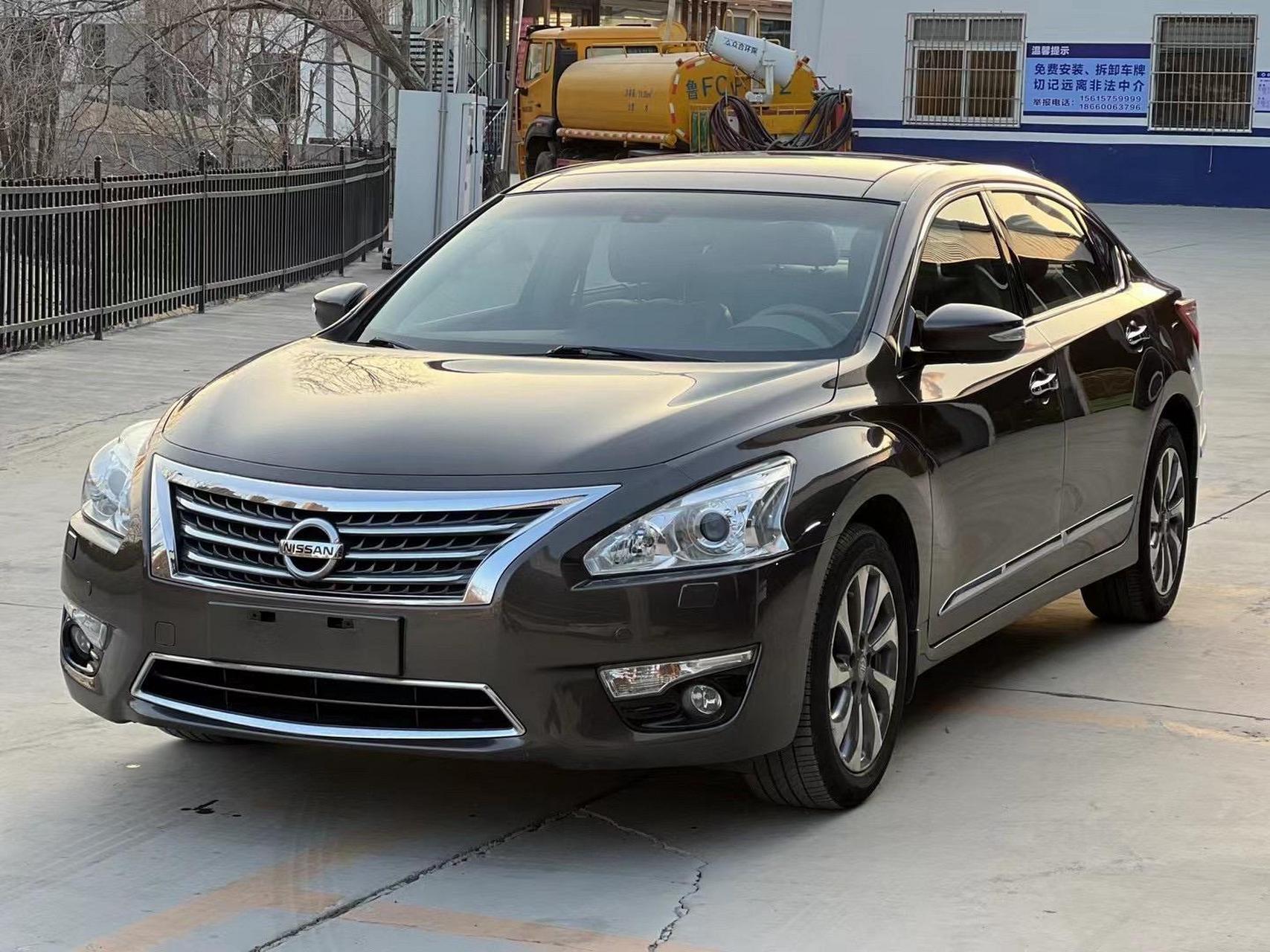 14年10月日产天籁公爵2.5vip加长版 一手车 2件喷漆 车况精品 零投资