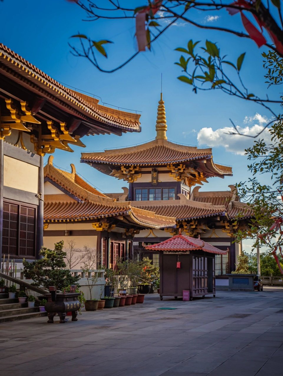 94昆明佛照寺,有点大唐的感觉93 94昆明城北依山而建的佛照寺