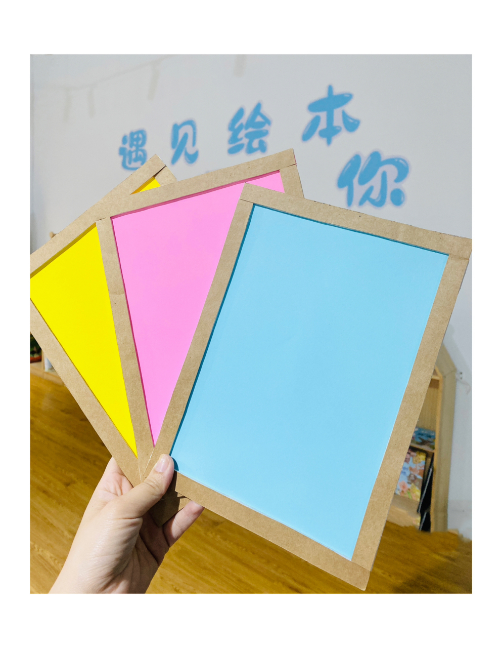 超简单相框制作!只需3步! 材料:卡纸,泡沫胶,简单 泡沫胶真的是无敌!