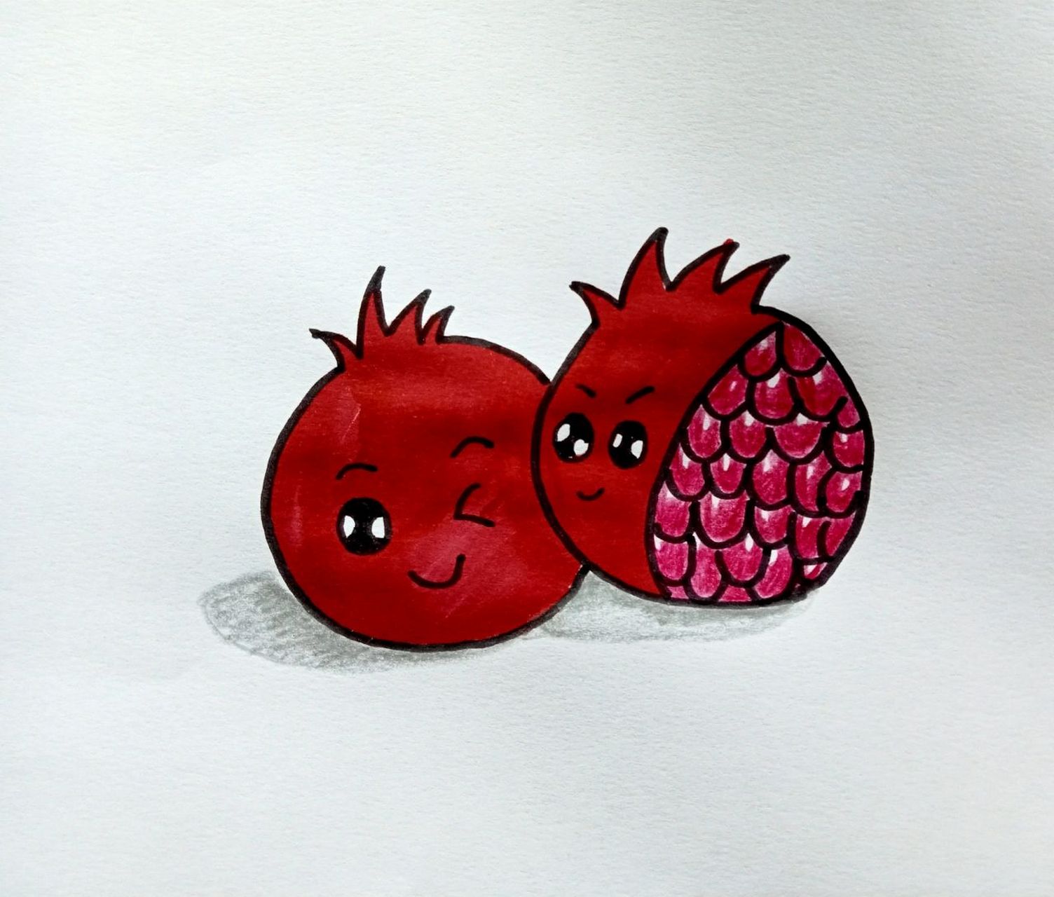 可爱的石榴简笔画 先画上石榴花蒂,连接成圆形,画上可爱的表情,画上