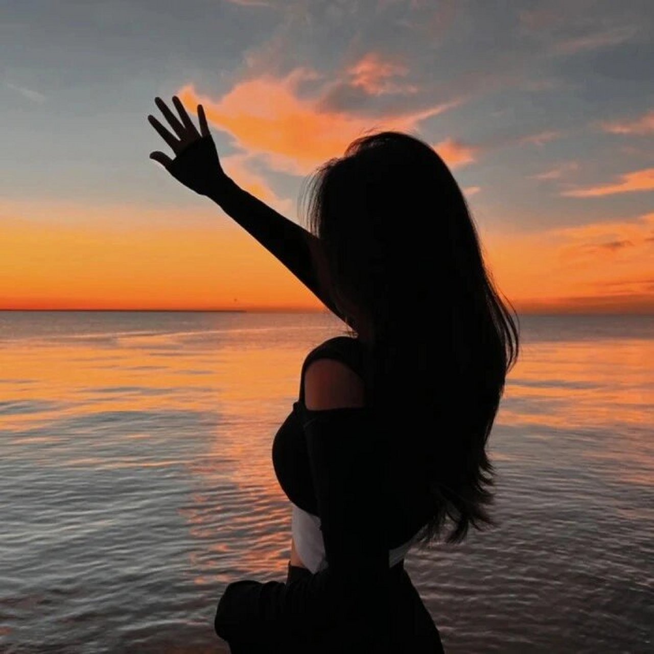 最爱的黄昏头像,剪影绝美 女生头像