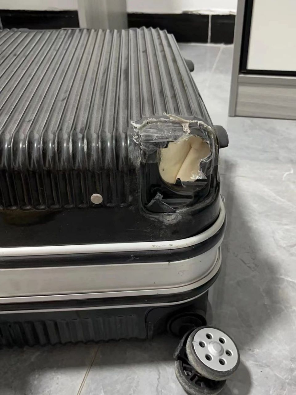 行李箱轮子坏了还能修吗? 行李箱轮子坏了还能修吗?