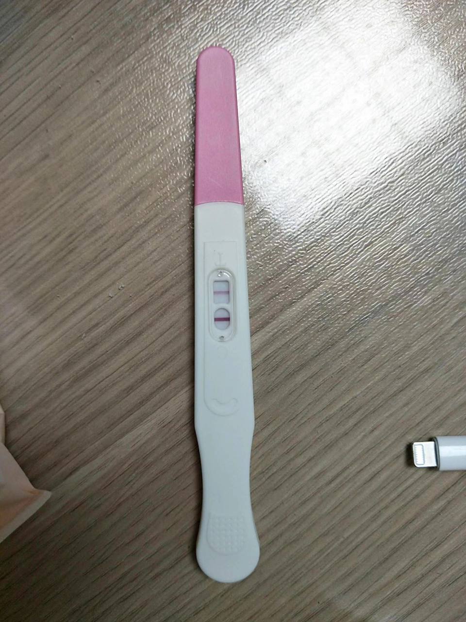 验孕棒一深一浅是怀孕了吗?