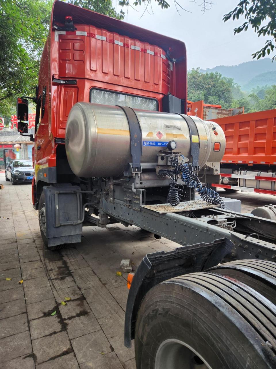 到店一台斯太尔430燃气带全保险气瓶1000升!上户时间19年7月份!