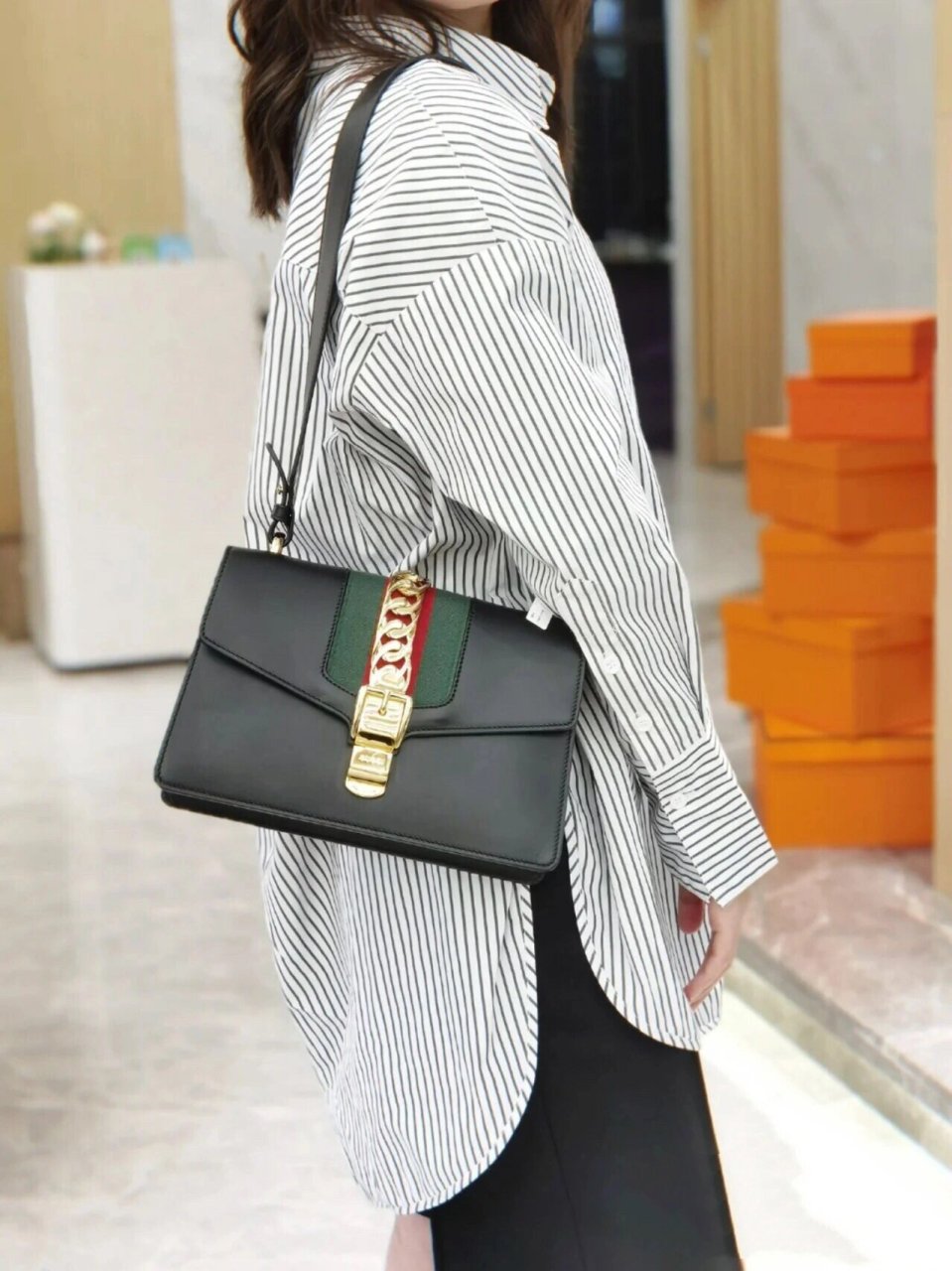 sylvie系列塞尔维亚黑色中号丝带包,两条肩带多种背法,尺寸约25.