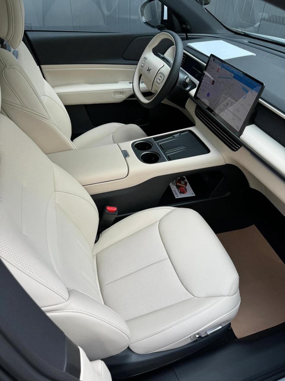 南昌交付首台米色内饰g6.你们感觉米色好看吗? 小鹏g6开启全国交付