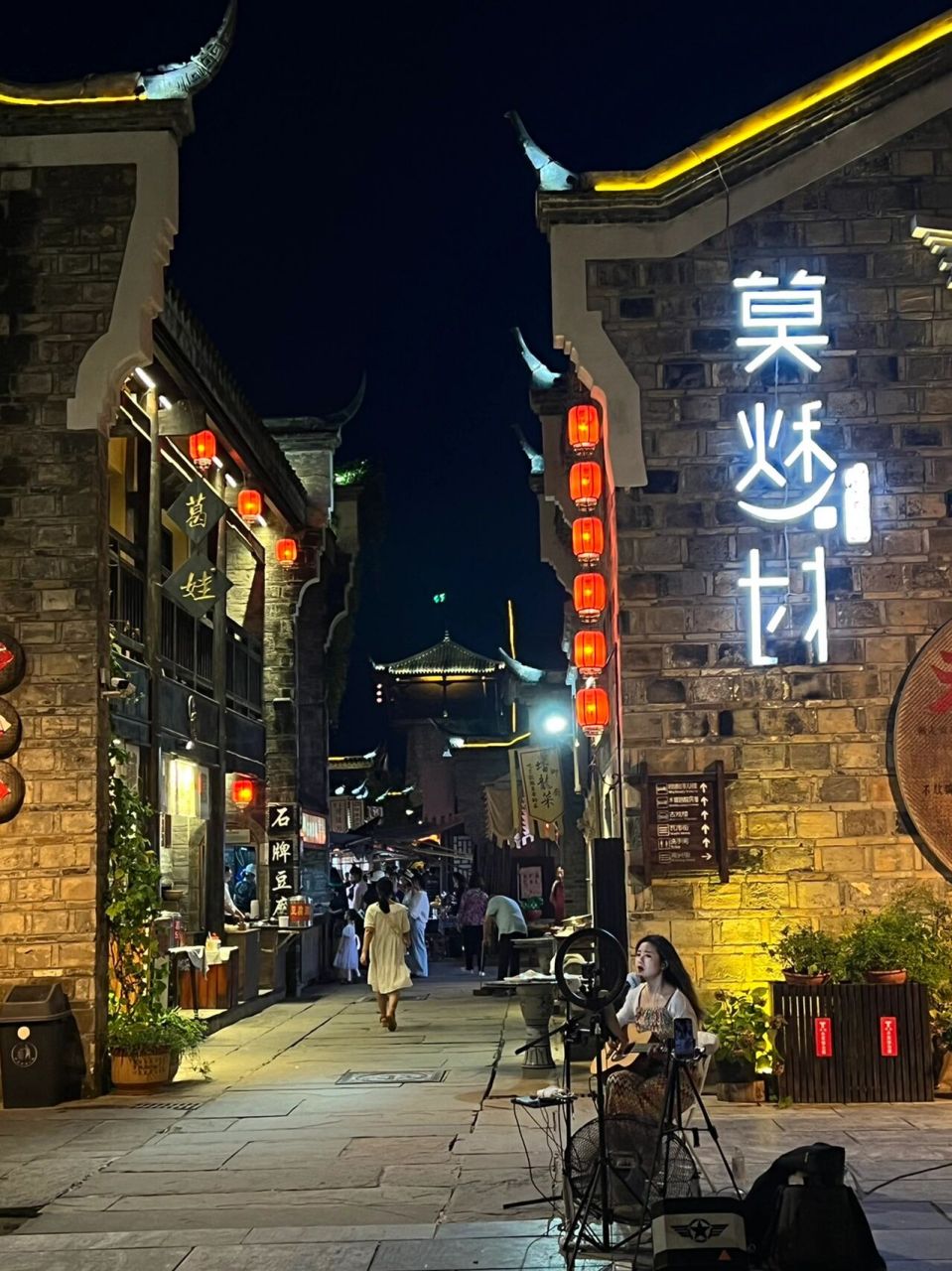 湖北民俗第一村61莫愁村 位于荆门61钟祥市,离市区几公里,打车十