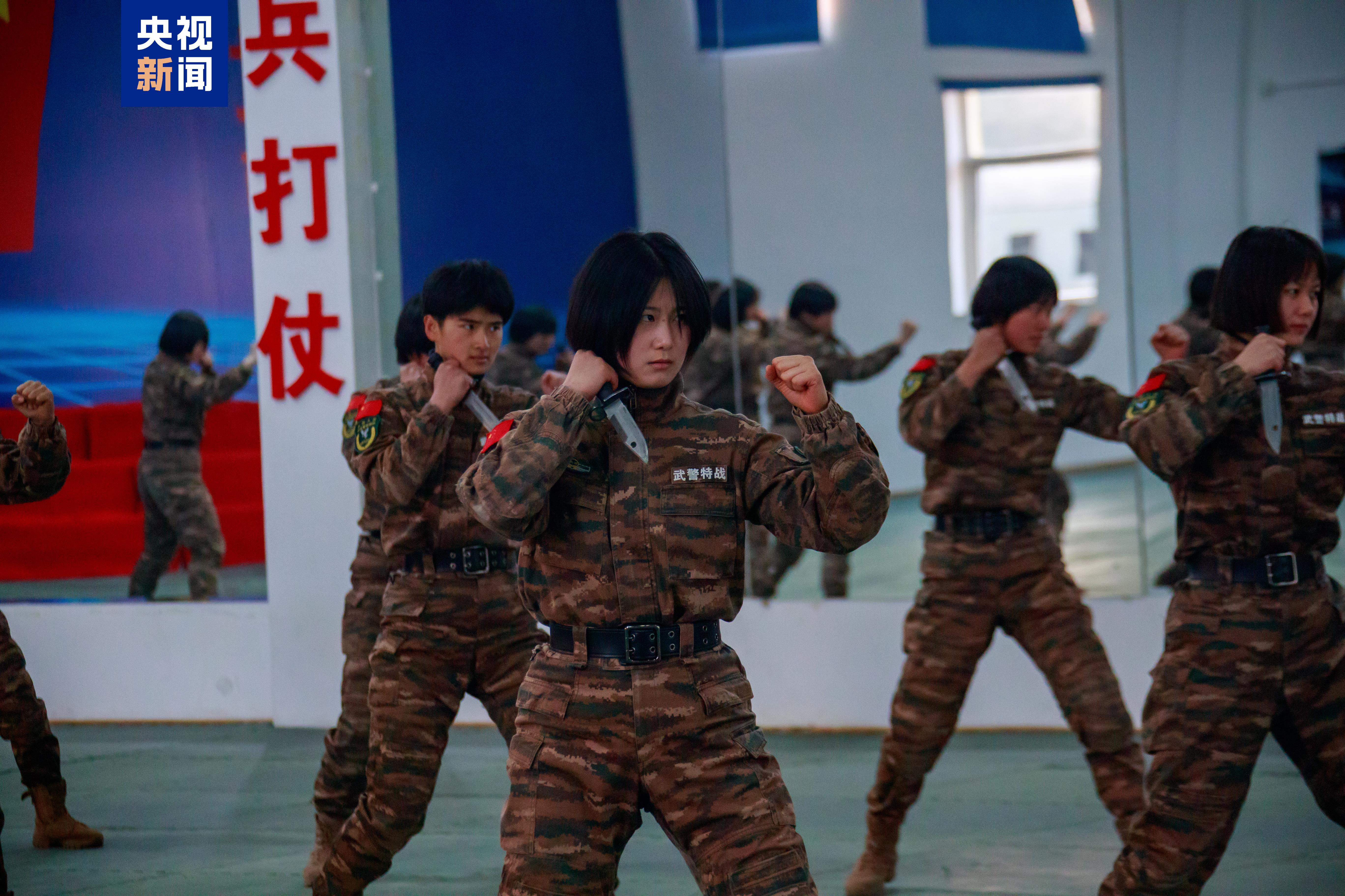 从威武出击的陆军战士,到主动制敌的海军潜艇部队,再到贴