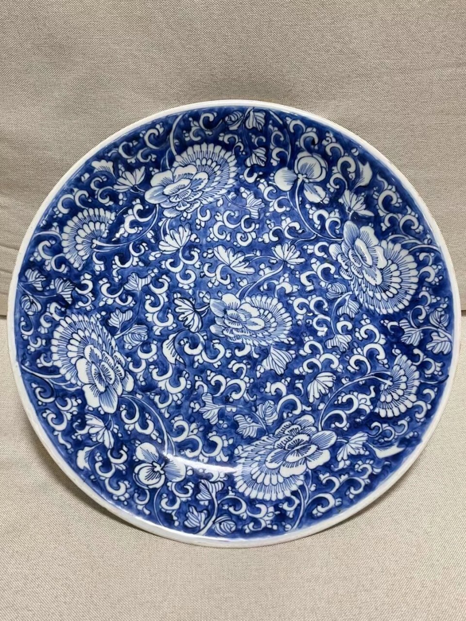 清早期康熙牡丹留白青花大盘. 清-康熙花卉牡丹留白青花大盘.