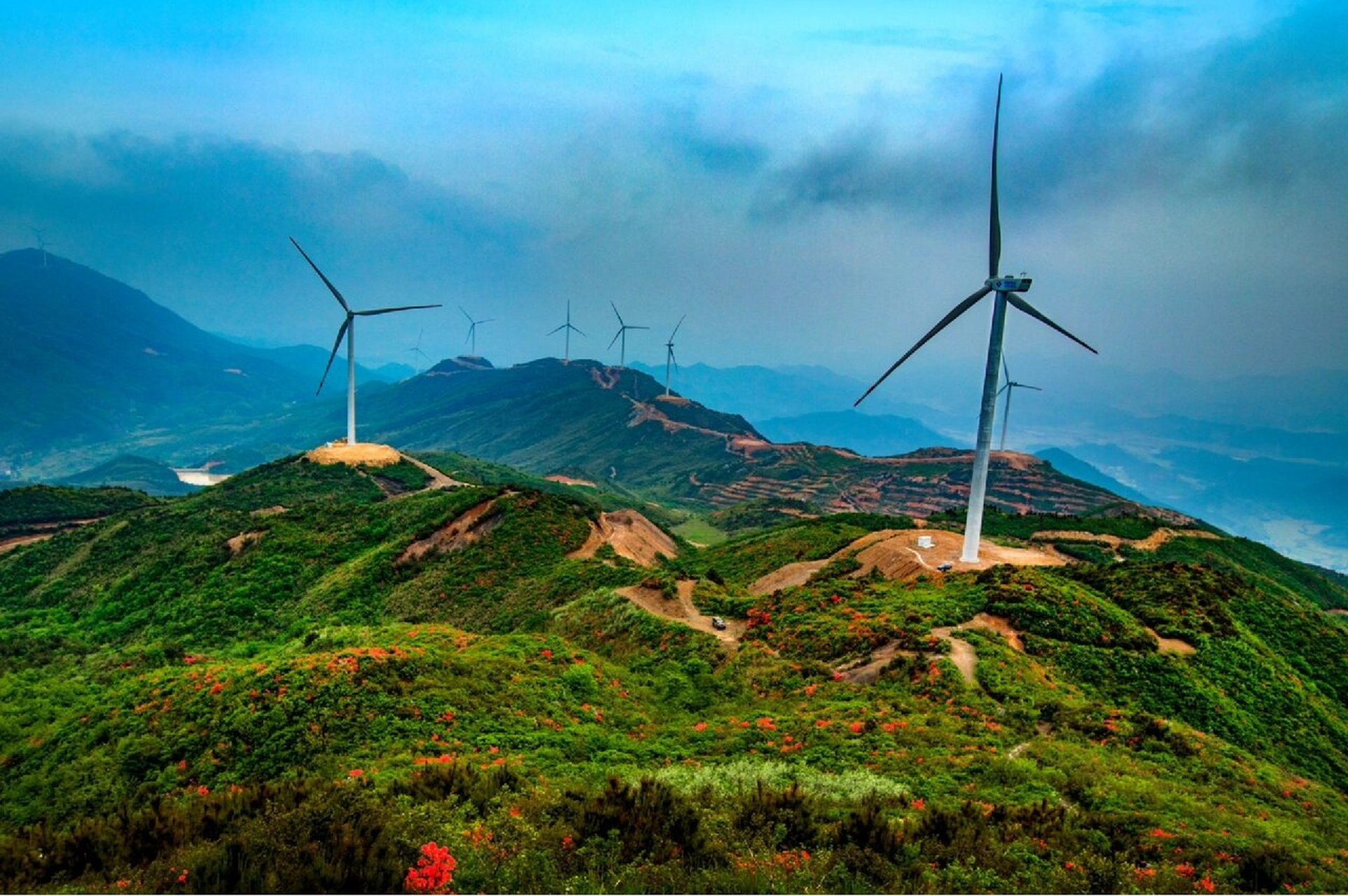 介绍:丰城是一座拥有1800年历史的文化名城,为干将莫邪宝剑藏地,故又