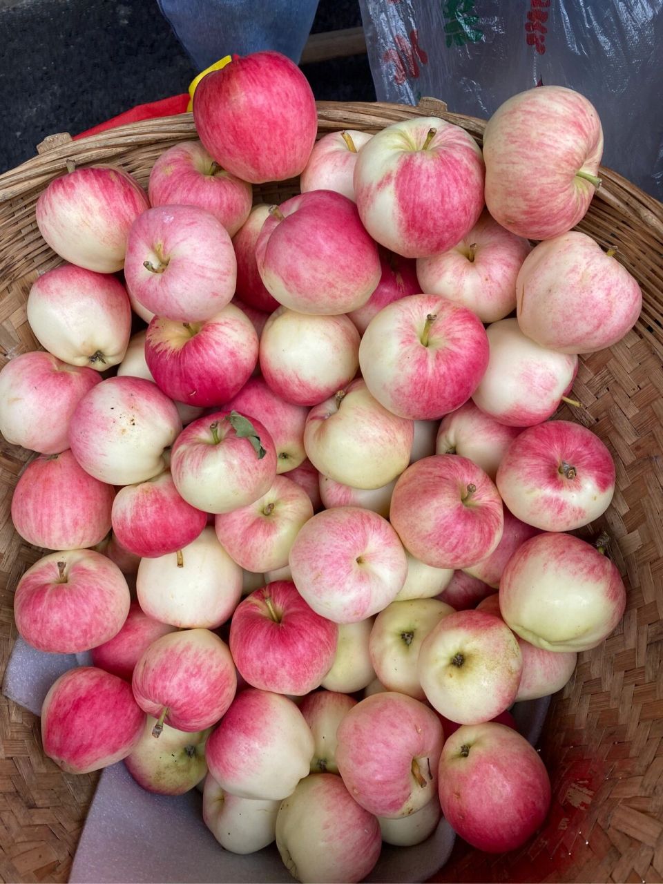 我不怎么喜欢吃苹果,但是这个果子好喜欢,好吃.推荐!