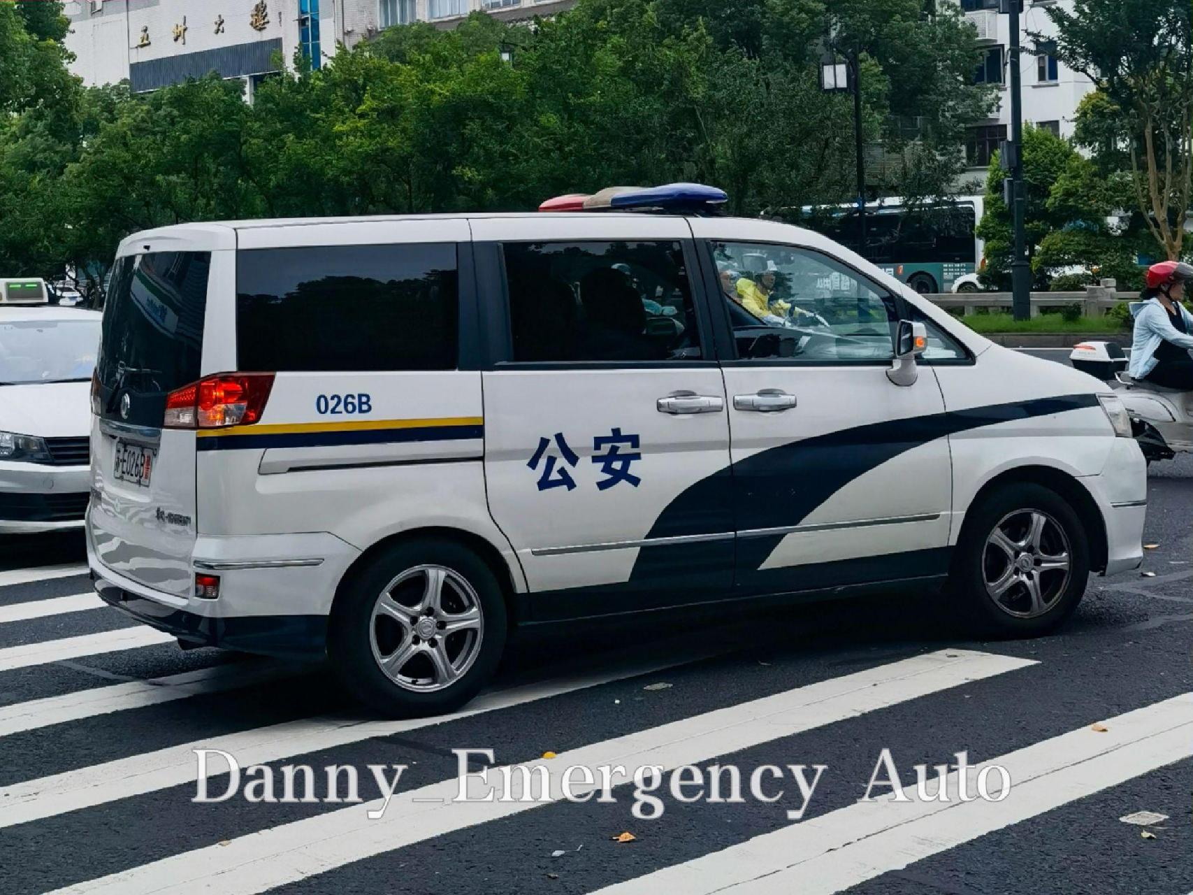 苏州公安·东风日产帅客警车.