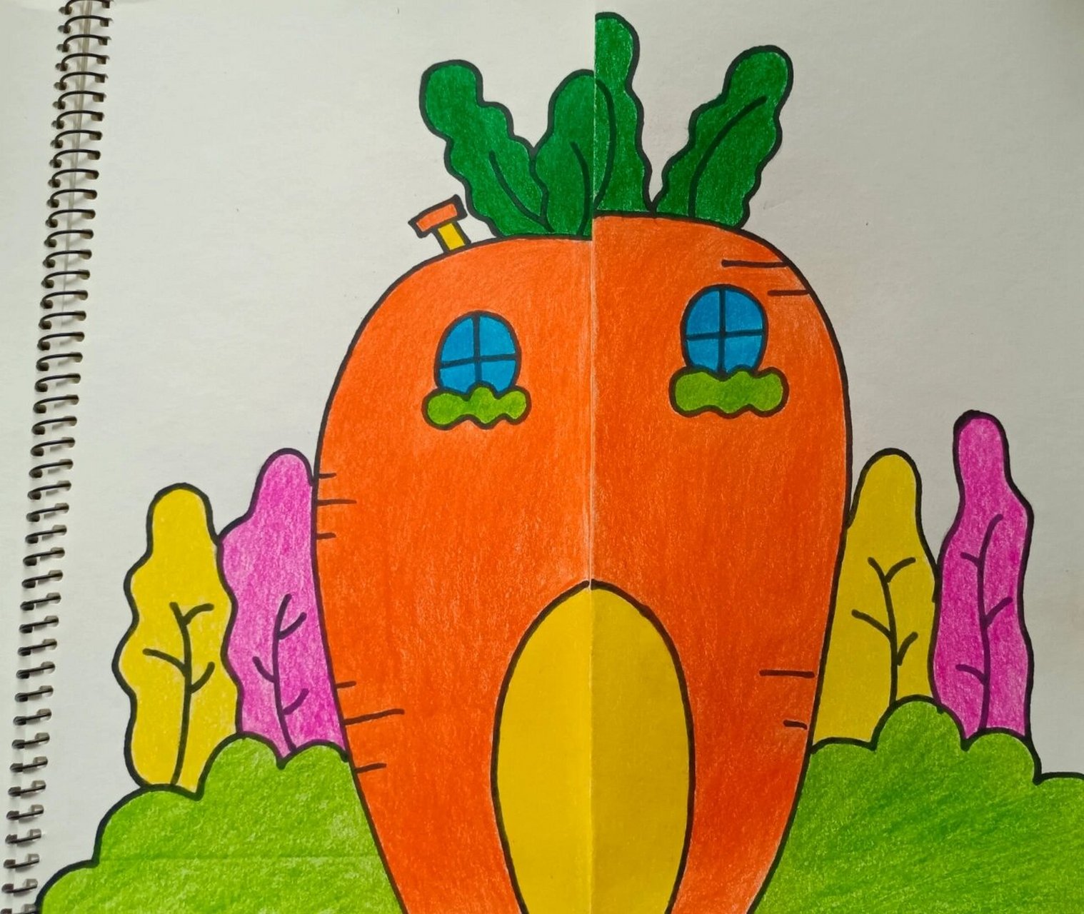 儿童创意折叠画教程来啦～ 76素描纸对折,右边大约折1/4(如图二)