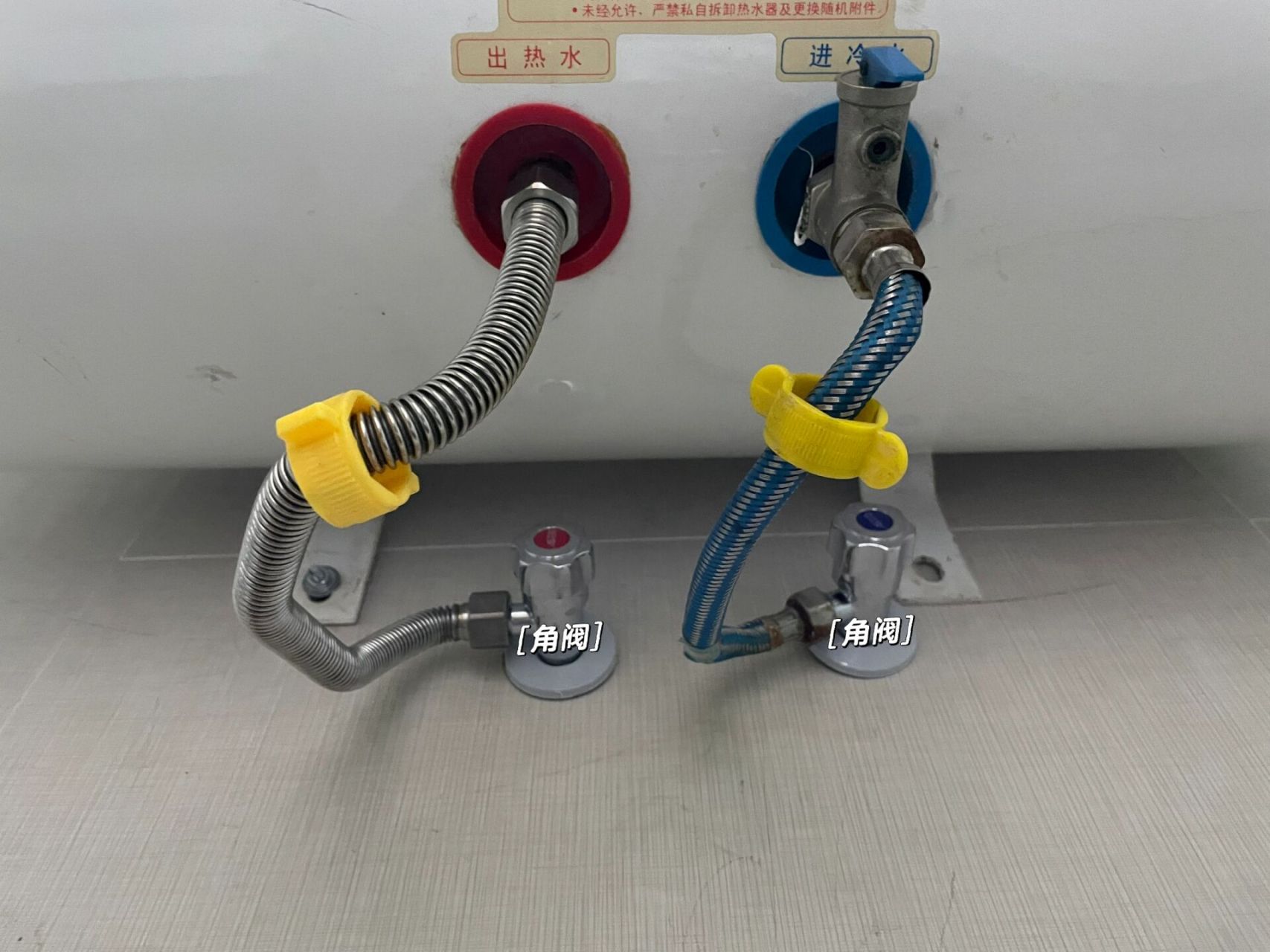 分享热水器进出水口漏水的维修方法 朋友们,我把更换热水器进出水口