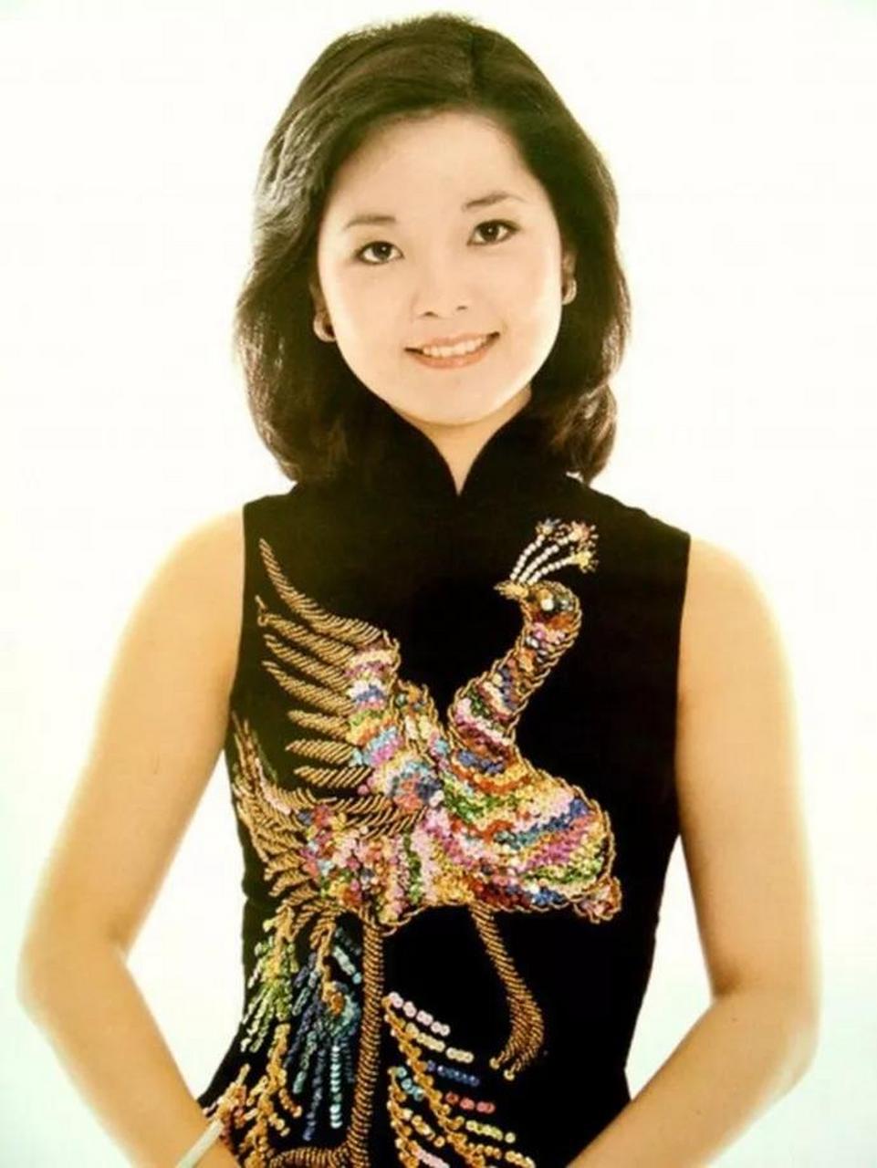 邓丽君她出生在中国台湾云林县褒忠乡田洋村中国台湾女歌手