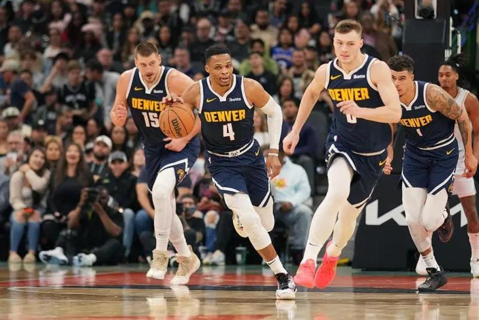 包含bsports体育:掘金队约基奇的团队合作精神解读：如何与队友配合，提升整体实力，带领球队走向胜利，赢得总冠军？的词条
