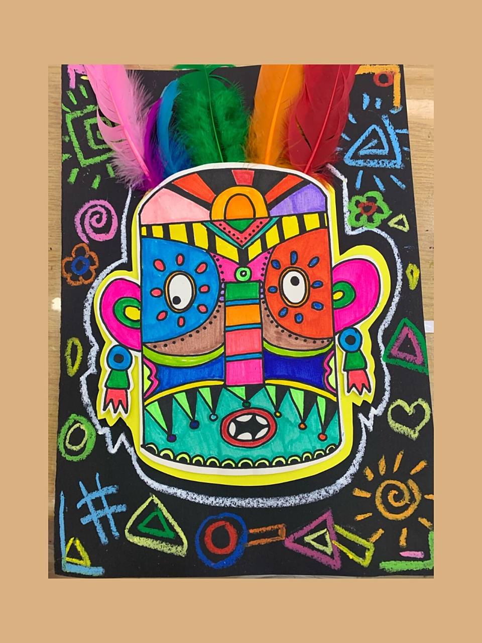 非洲面具创意画儿童画 今天带宝贝们画的非洲面具 教学目的: 1.