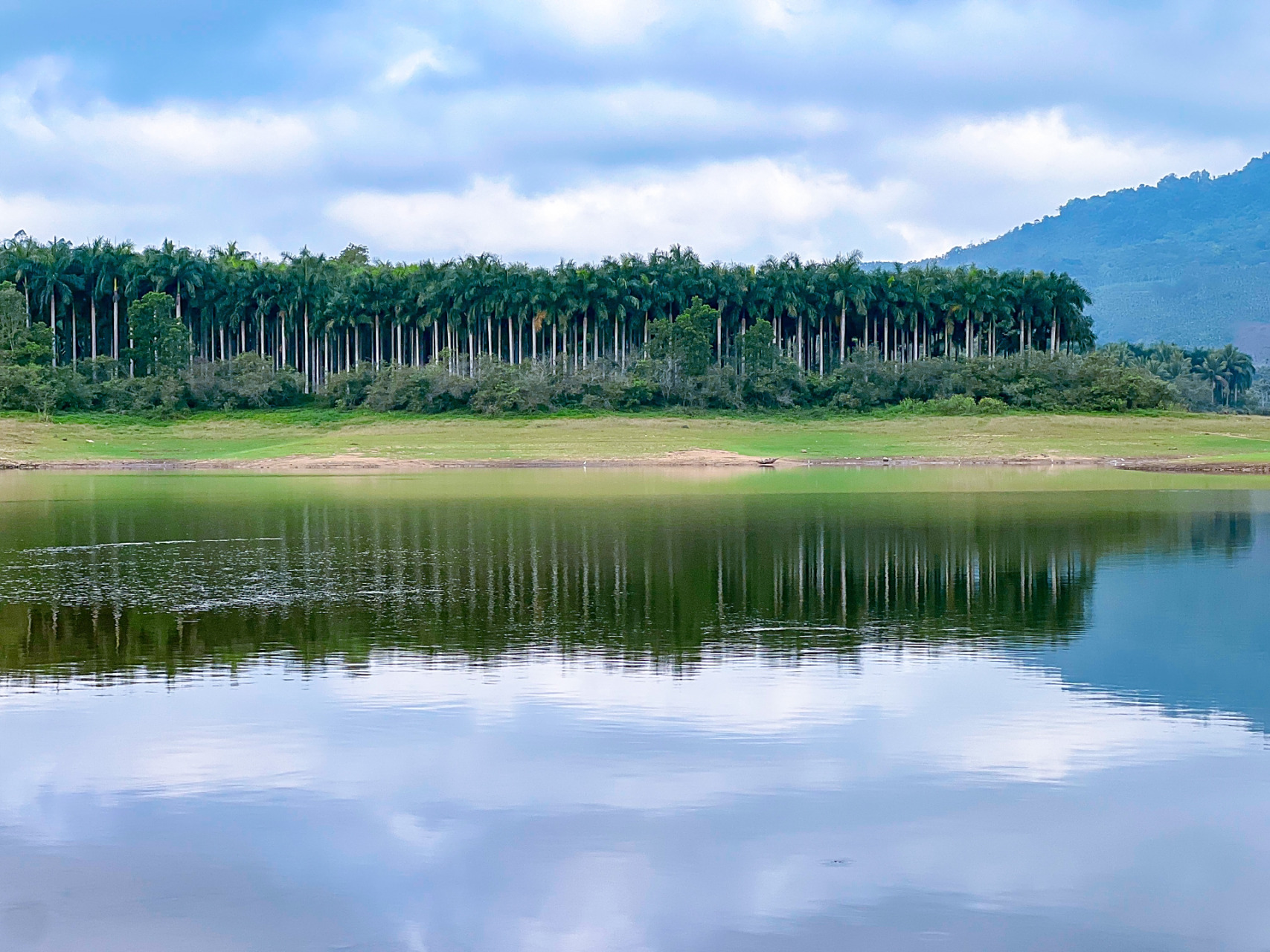 海南屯昌·木色湖 在海南屯昌县有一处绝美的山水画卷·木色湖它除了