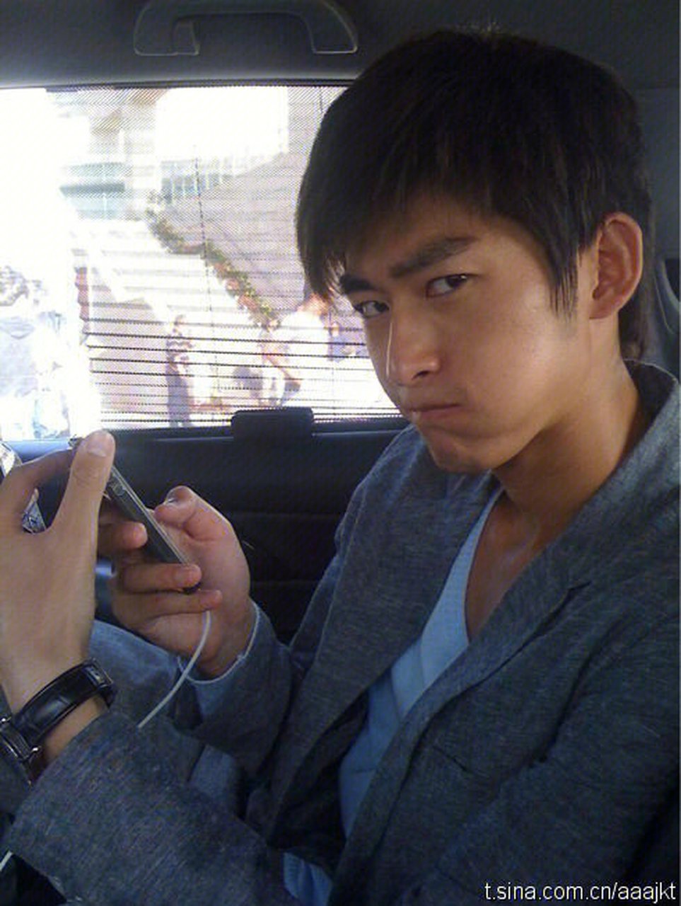 张翰让我戒掉了手机##张翰早期自拍# 爱撒娇卖萌的小哥哥一枚呀