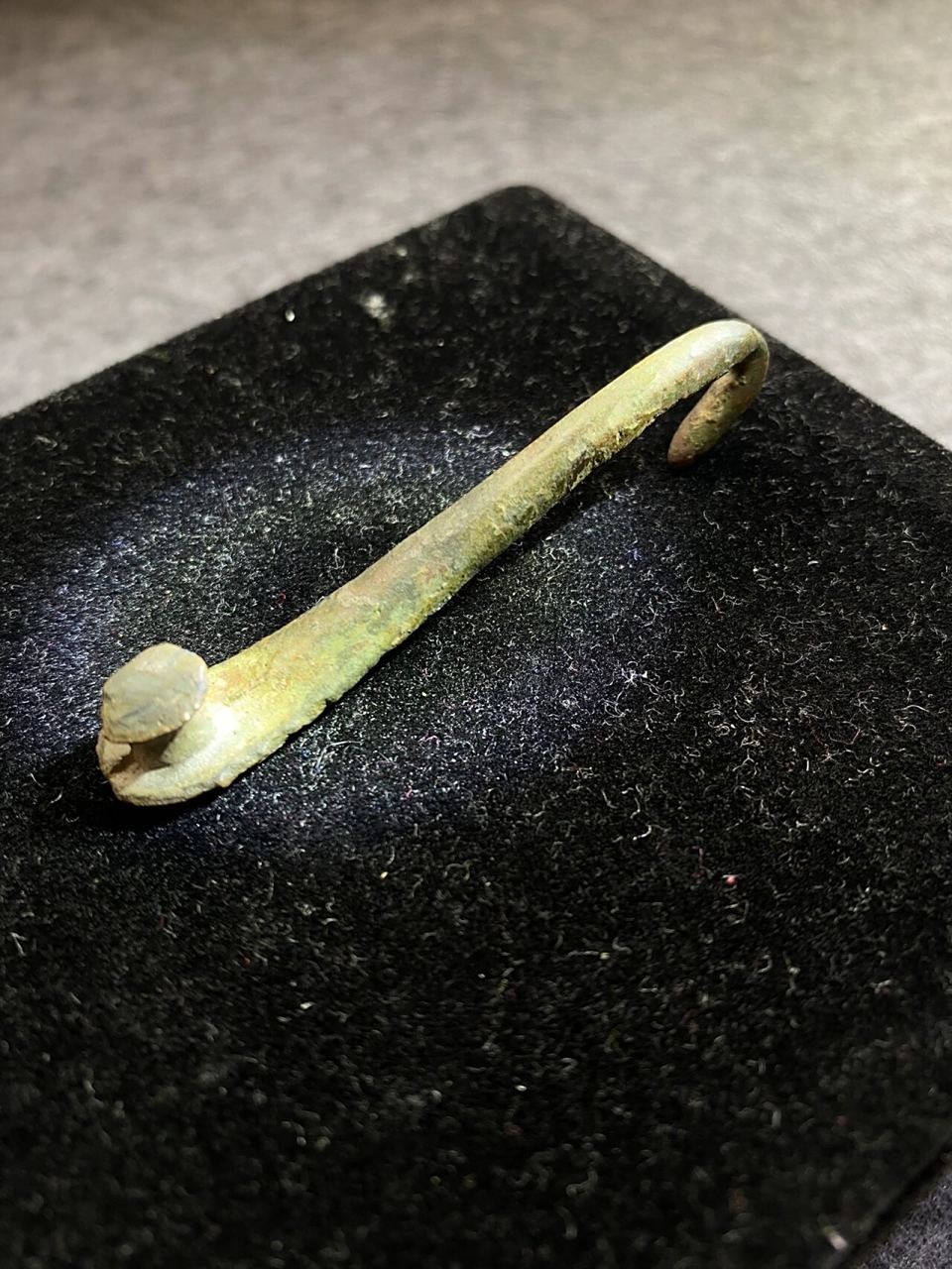 带钩是古代人日常生活的用品,也是衣服上的装饰品.