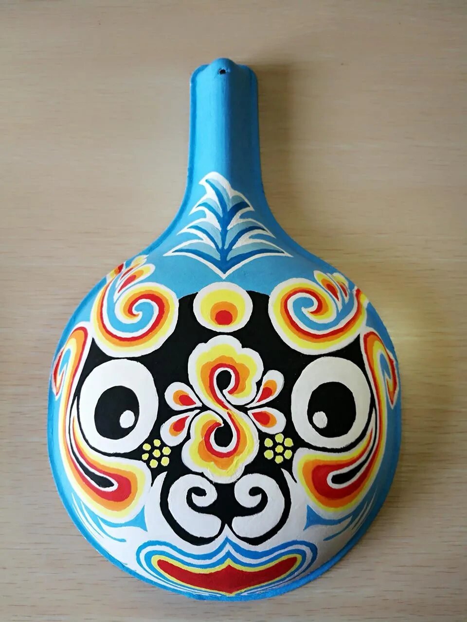 颜色艳丽花样多,马勺脸谱唱响亮 当今民俗传承地区经济发展缓慢,手