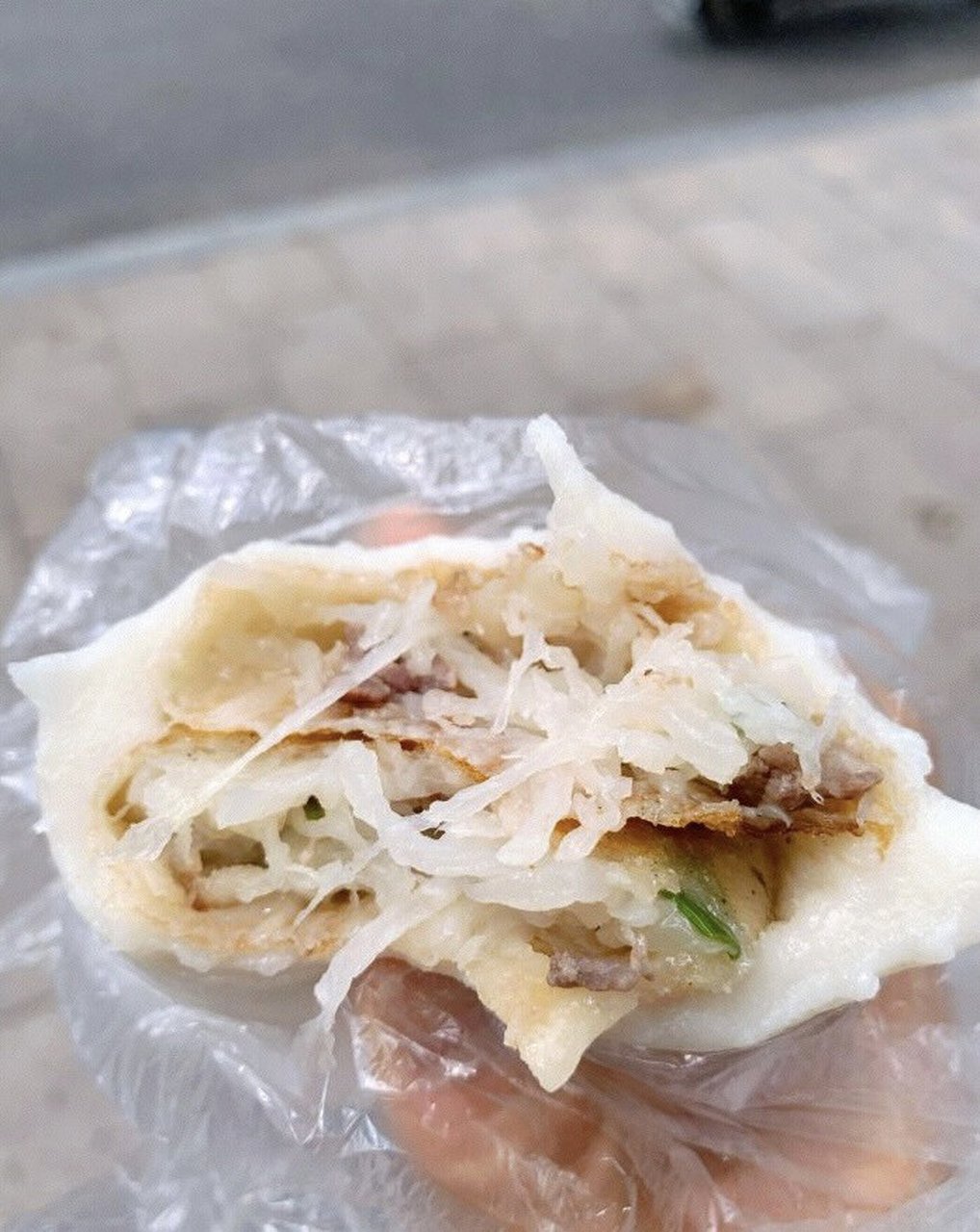 诸暨探店:草塔老街年糕糳 这家店太有名了,7点多已经排起长长的队