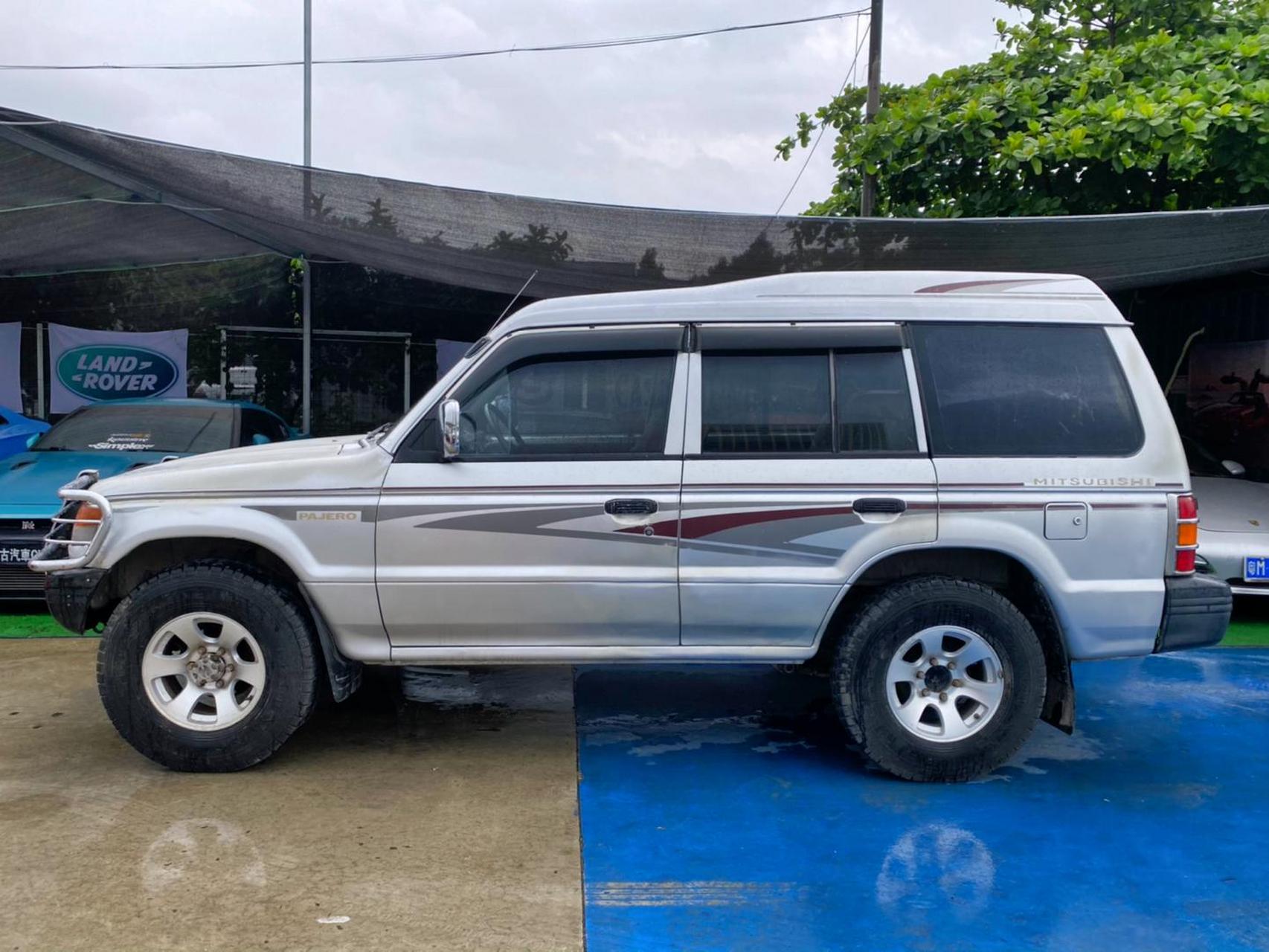 三菱帕杰罗v32 un标准版.