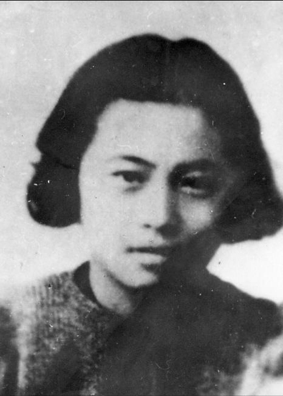 1948年,敌人把孙兰英倒吊在房梁上,无耻地扒光她的衣
